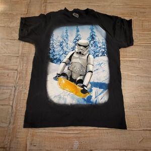 Star Wars Adult Medium T-Shirt - Stormtrooper Sledding in a Christmas Wonderland